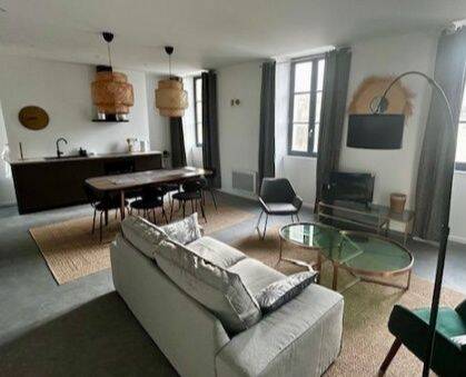 Appartement 4 pièces 79 m² · à Blaye · 79 m² · 990 €