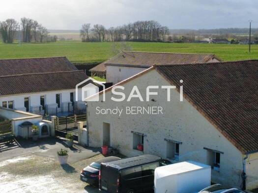 Demeure à vendre 581 000 € 5 pièces 4 chambres 157 m² 9 207 m² de terrain La Puye 86260