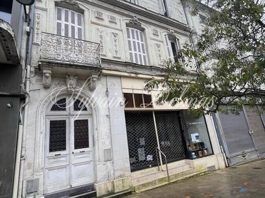 Immeuble à vendre 650 000 € 350 m² Centre Sud Châtellerault 86100