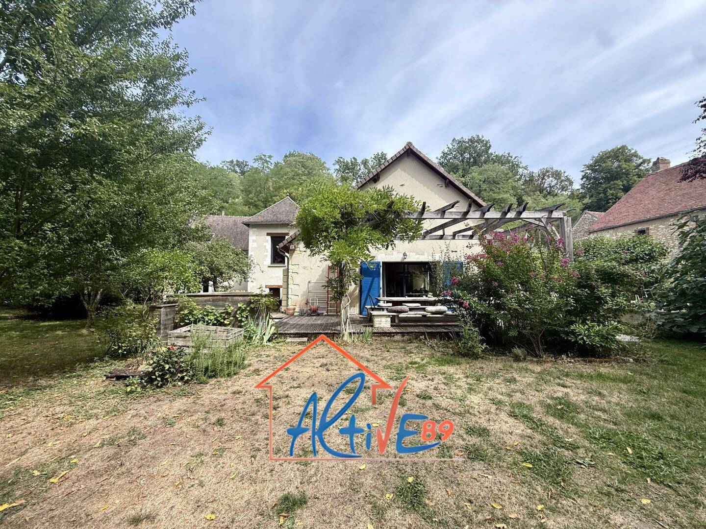 Maison 6 pièces 247 m² · à Poilly-sur-Tholon · 246,8 m² · 289 900 €