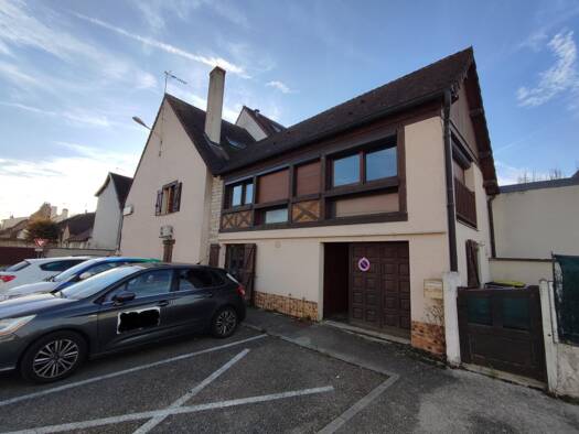 Immeuble à vendre 143 000 € 149 m² Chaussin 39120