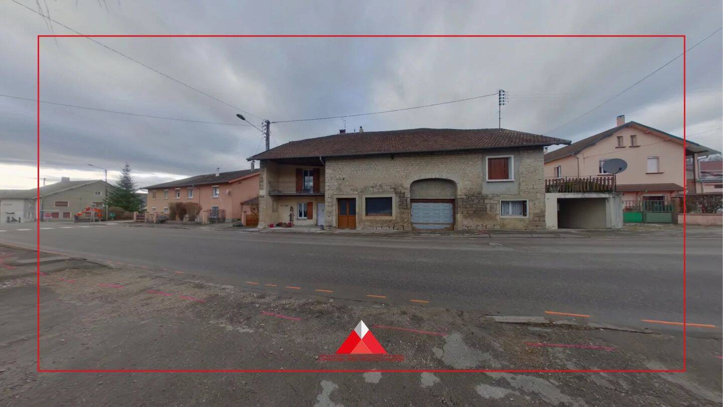 Maison 10 pièces 254 m² · à Crotenay · 254 m² · 195 000 €