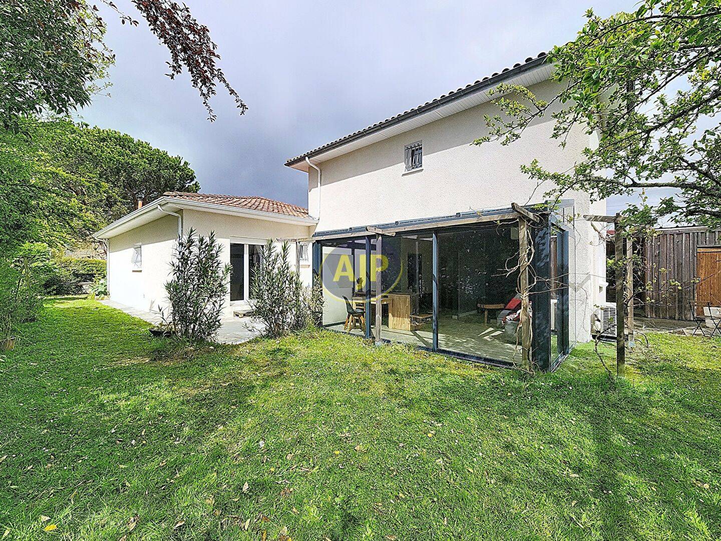 Maison 7 pièces 176 m² · à Pessac · 176 m² · 577 000 €
