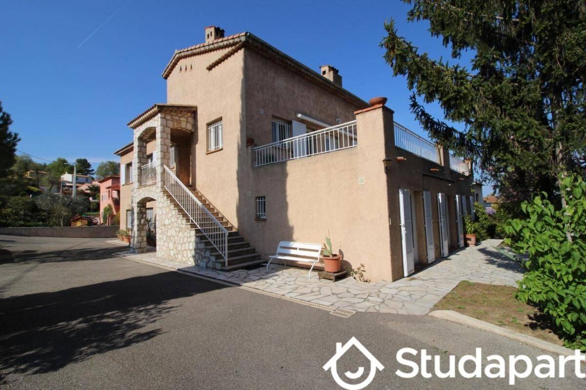1 pièce 17 m² · à Valbonne · 17 m² · 570 €