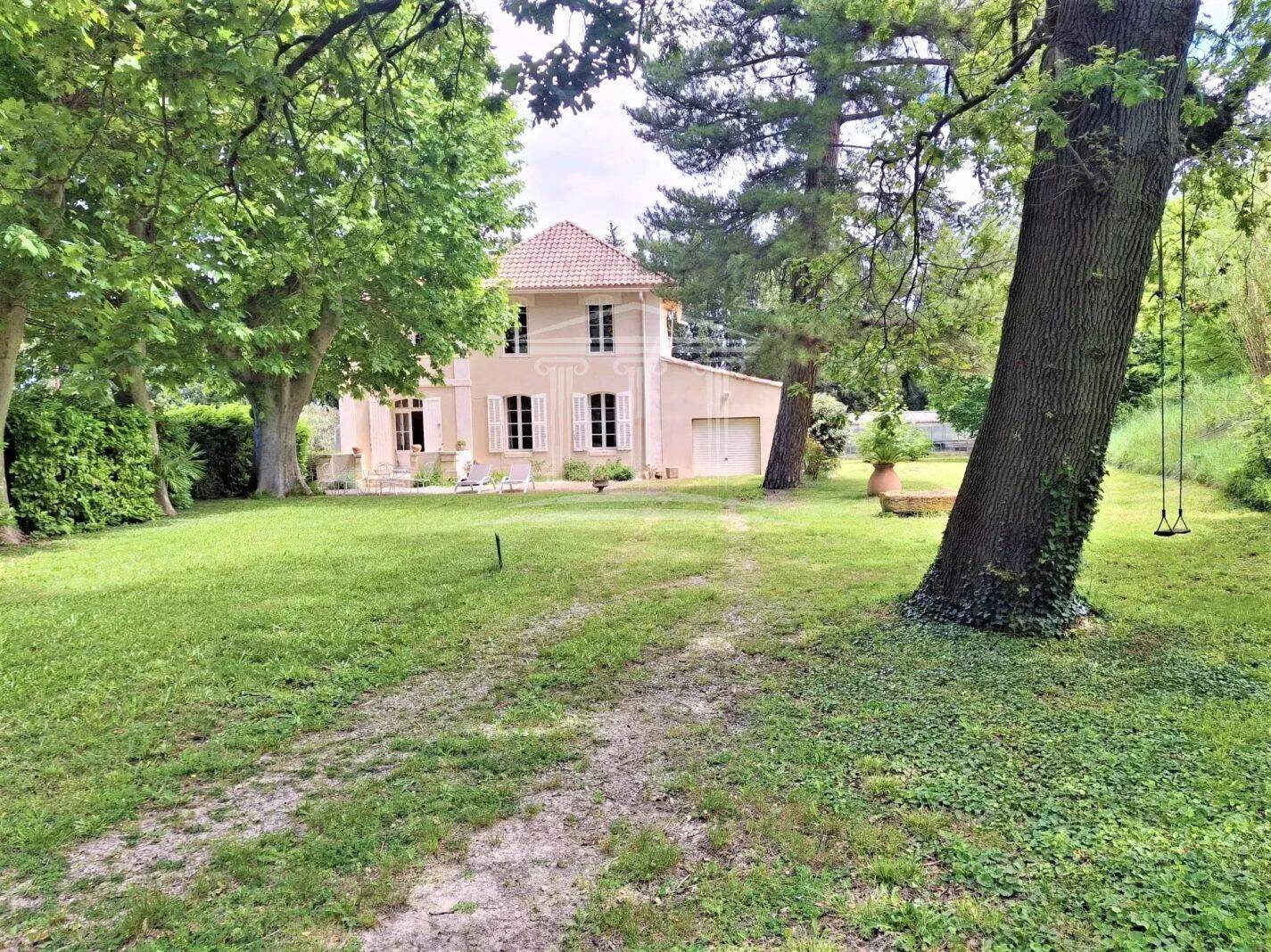 Maison 6 pièces 163 m² · à Sorgues · 163 m² · 450 000 €