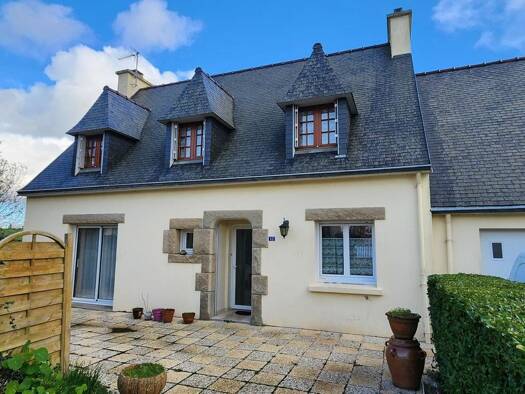 Maison de plain-pied à vendre 262 500 € 6 pièces 4 chambres 122 m² 638 m² de terrain Landudec 29710