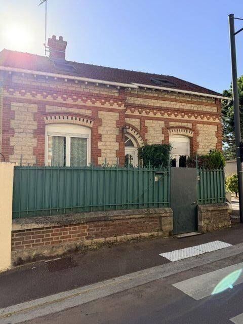 Maison 6 pièces 140 m² · à Sainte-Savine · 140 m² · 1 190 €