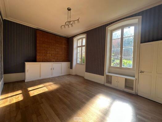 Appartement à vendre 178 000 € 6 pièces 2 chambres 135,8 m² Dole 39100