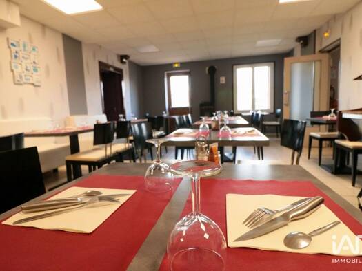 Local commercial à vendre 44 000 € 142 m² de surface de vente Le Pin 03130