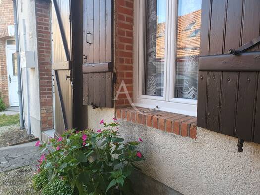 Maison à vendre 81 000 € 3 pièces 2 chambres 48 m² 131 m² de terrain Yvoy-le-Marron 41600