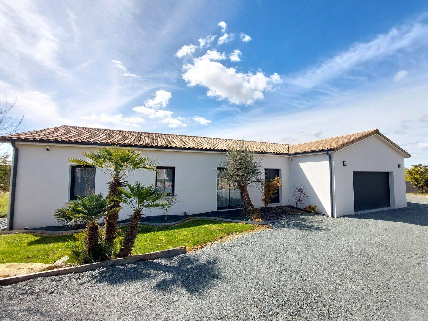 Maison 4 pièces 121 m² · à Saint-Jean-d'Angély · 121 m² · 375 000 €
