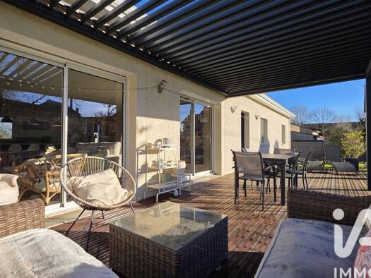 Maison de plain-pied à vendre 359 000 € 4 pièces 3 chambres 137 m² 1 065 m² de terrain Aubiat 63260