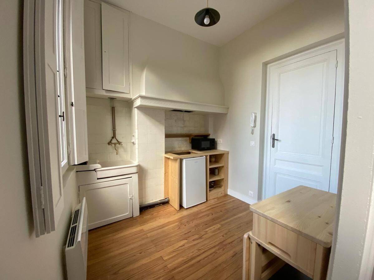 Appartement 1 pièce 28 m² · à Bordeaux · 28,1 m² · 782 €