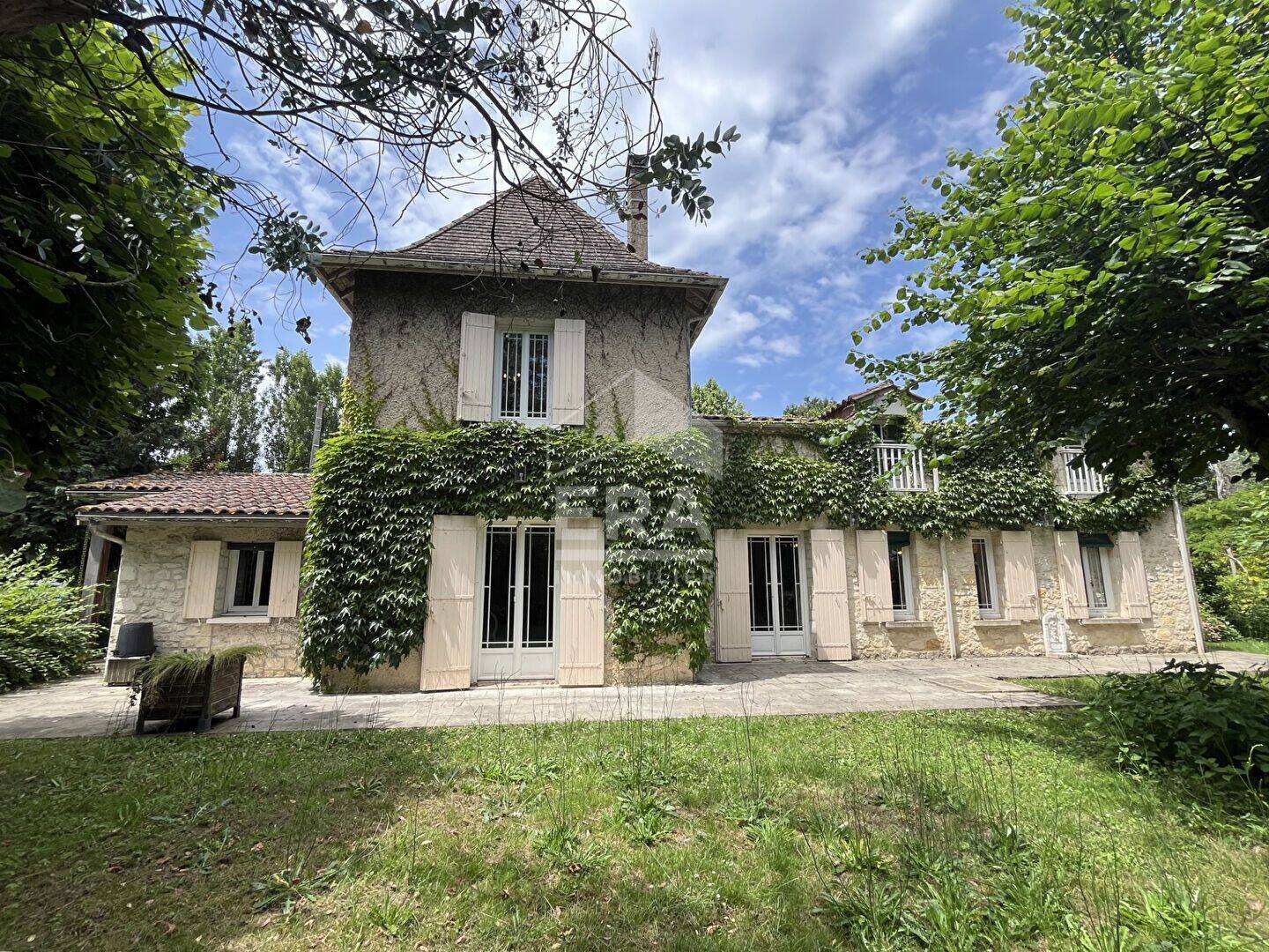 Maison 8 pièces 204 m² · à Port-Sainte-Foy-Et-Ponchapt · 204 m² · 336 000 €