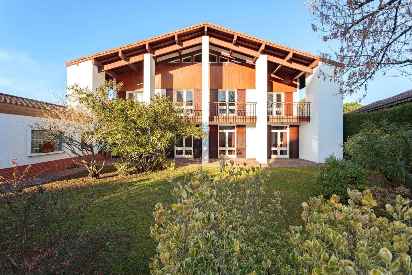 Maison 7 pièces 360 m² · à Rion-des-Landes · 360 m² · 385 000 €
