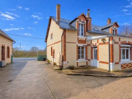 Maison à vendre 315 000 € 12 pièces 7 chambres 560 m² 940 m² de terrain Mennetou-sur-Cher 41320