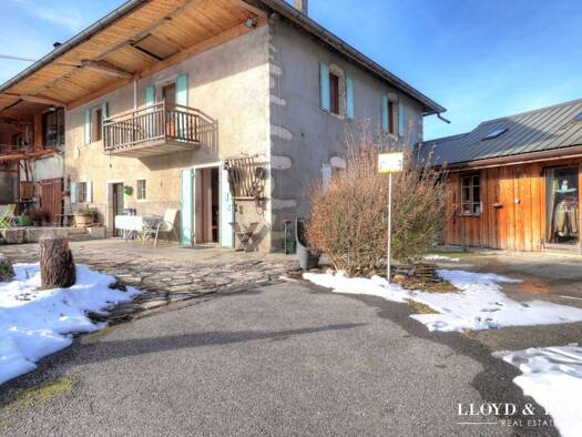 Maison à vendre 685 000 € 8 pièces 5 chambres 194 m² 1 599 m² de terrain Lescheraines 73340