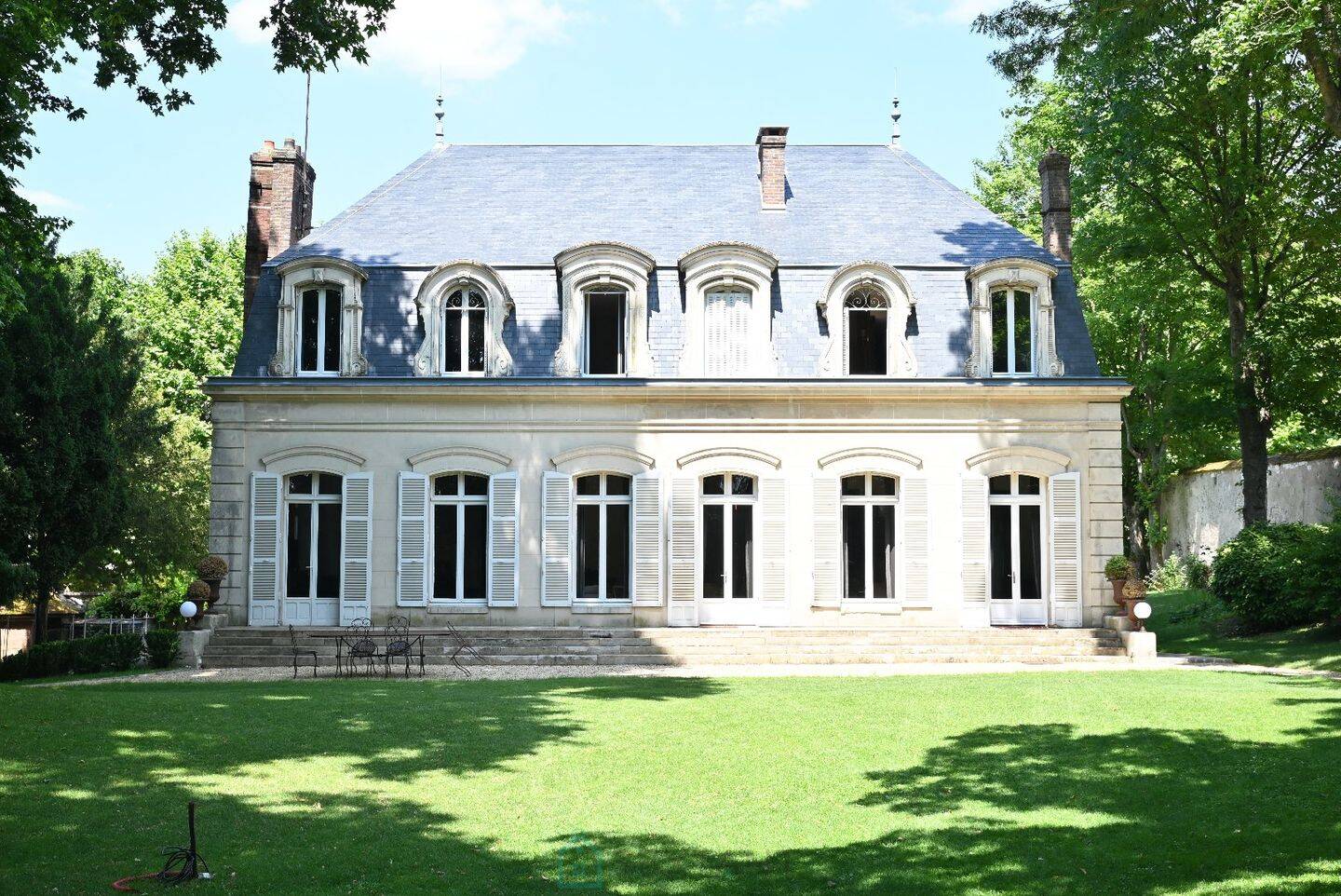 Maison 10 pièces 340 m² · à Sens · 340 m² · 1 550 000 €