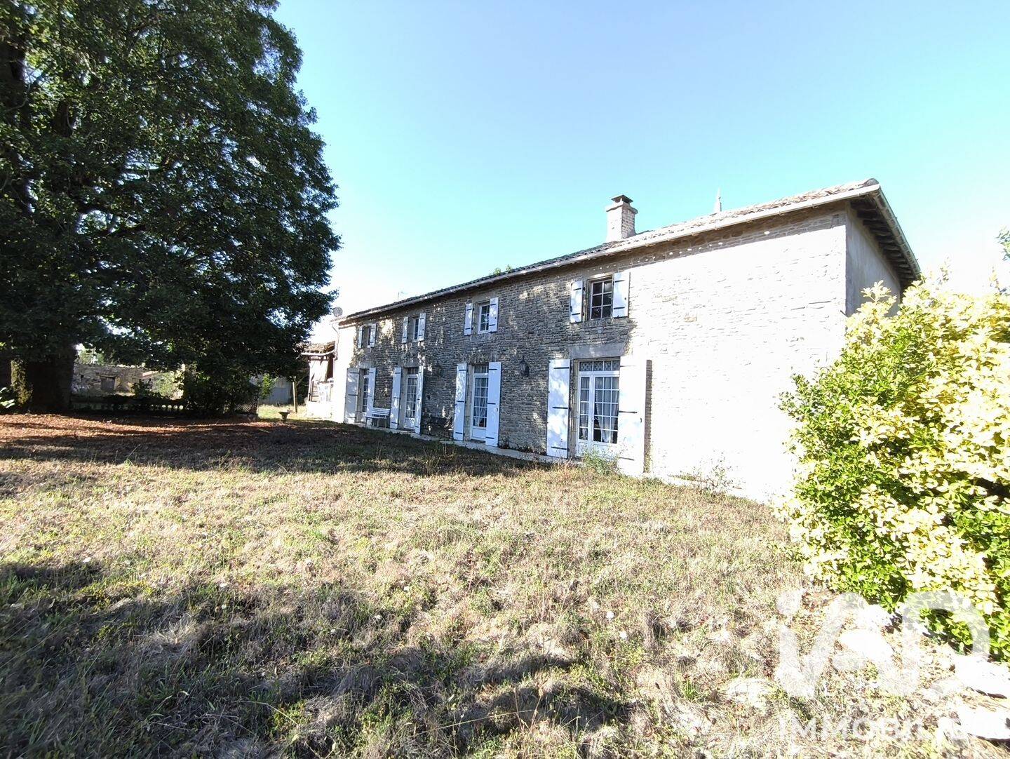 Maison 5 pièces 162 m² · à Lezay · 161,9 m² · 117 000 €