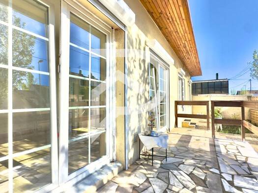 Maison de plain-pied à vendre 275 500 € 4 pièces 2 chambres 63 m² 200 m² de terrain Vieux Pays-Roseraie-Bourg-Cité de l'Europe- Le Merisier- Les Étangs Aulnay-sous-Bois 93600