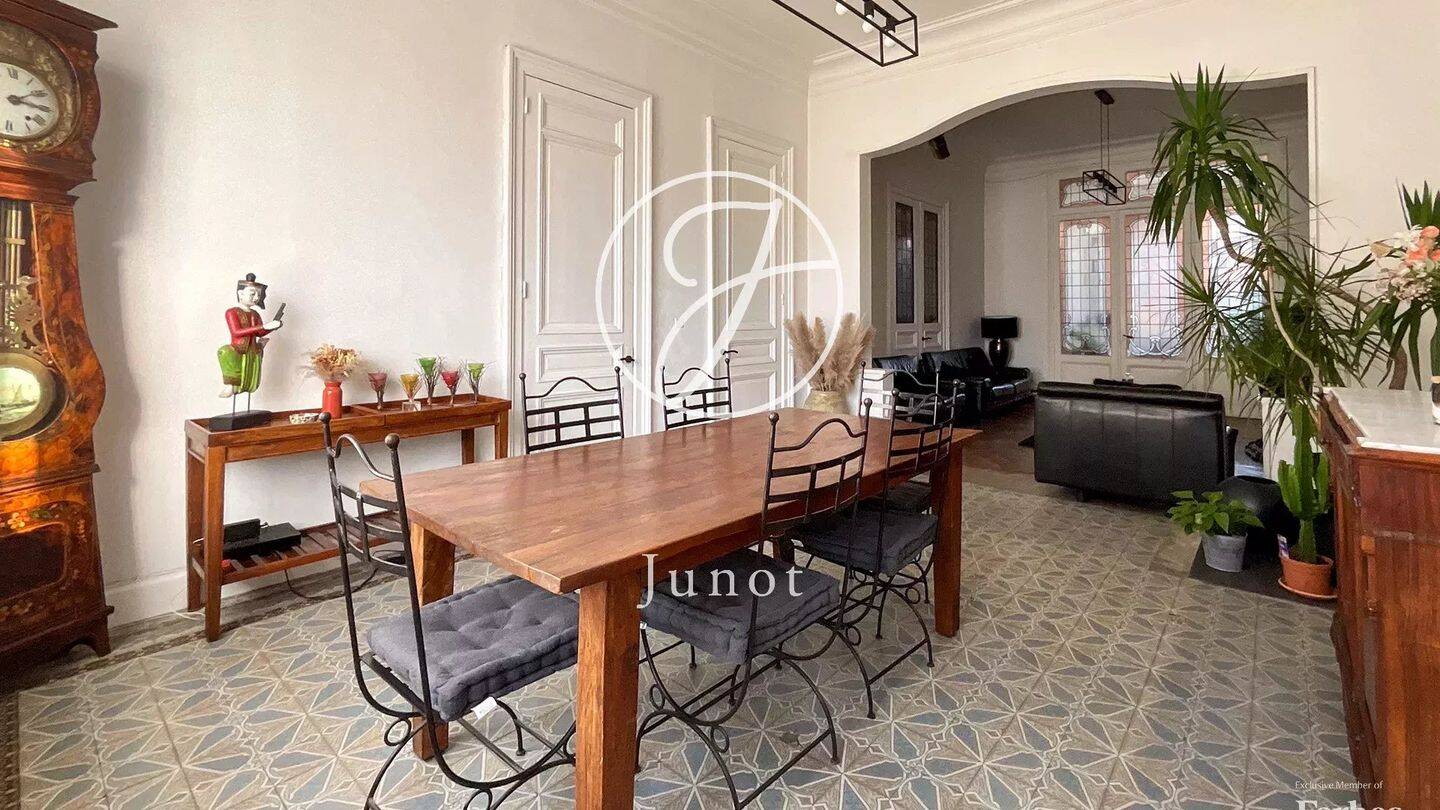 Maison 7 pièces 248 m² · à Tourcoing · 248 m² · 475 000 €