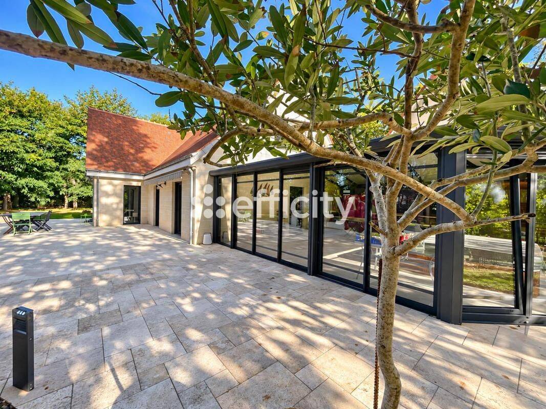 Maison 7 pièces 230 m² · à Veigné · 230 m² · 575 000 €