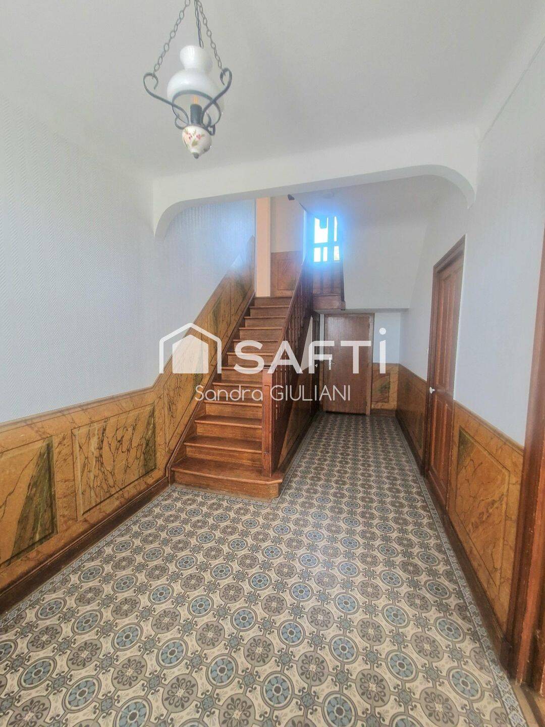 Maison 7 pièces 178 m² · à Mont-Saint-Martin · 178 m² · 1 601 €