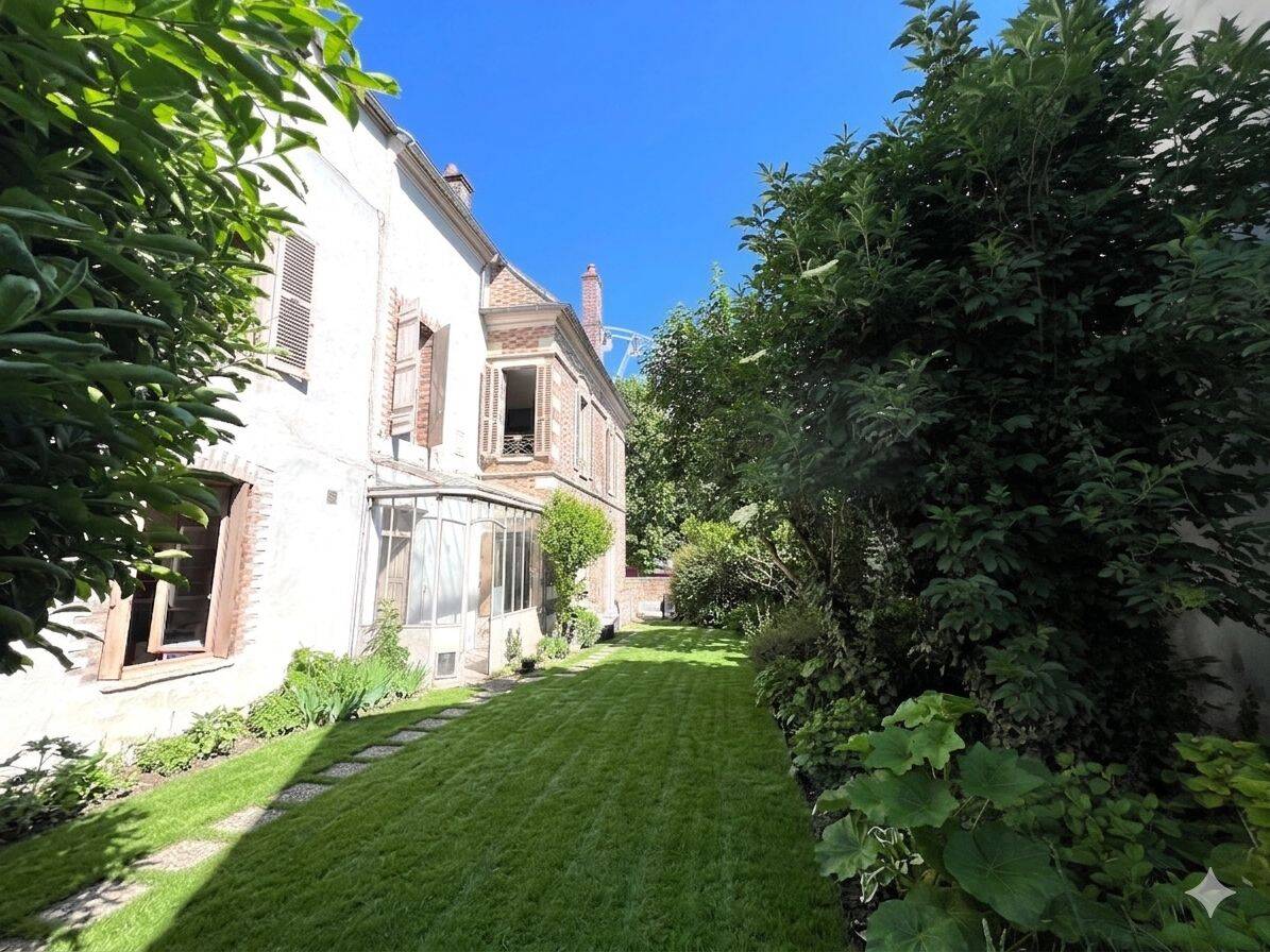 Maison 10 pièces 253 m² · à Sens · 252,7 m² · 355 000 €