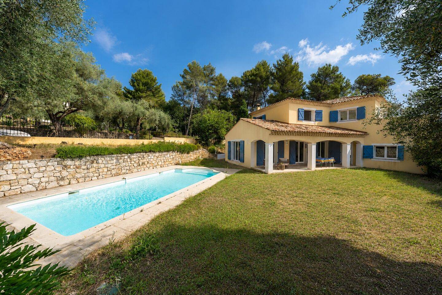 Maison 5 pièces 183 m² · à Saint-Paul-de-Vence · 183 m² · 1 090 000 €