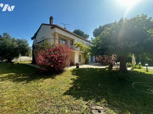 Maison à vendre 489 000 € 7 pièces 6 chambres 180 m² 1 520 m² de terrain Calvisson 30420