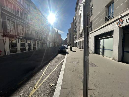 Boutique avec bail commercial 990 € 70 m² de surface de vente Villeurbanne 69100