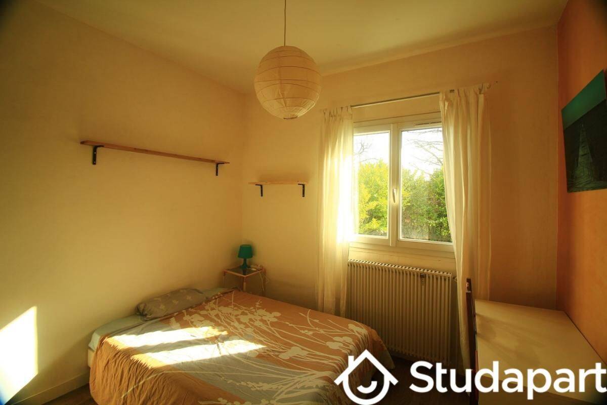1 pièce 10 m² · à Vénissieux · 10 m² · 560 €/mois