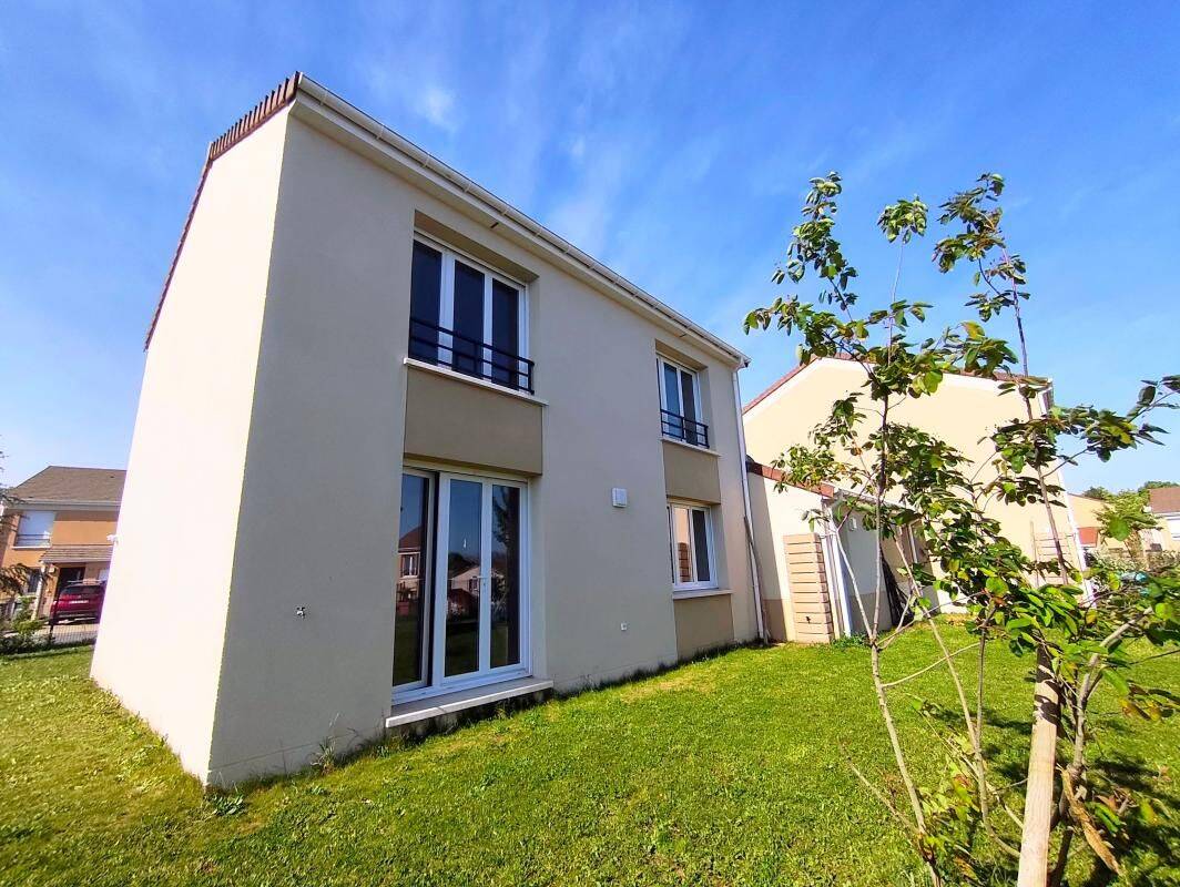 Maison 4 pièces 91 m² · à Épône · 91 m² · 359 000 €