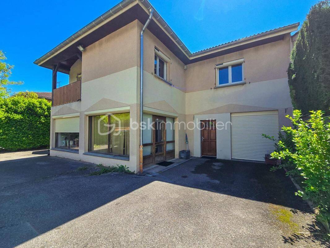 Maison 10 pièces 260 m² · à Claix · 260 m² · 440 000 €