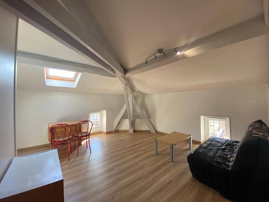 Appartement 1 pièce 27 m² · à Castres · 26,9 m² · 365 €/mois