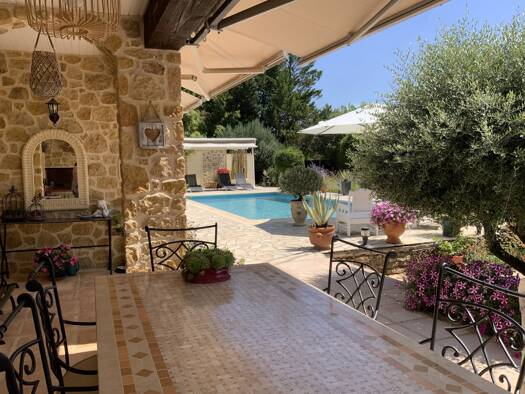 Maison de plain-pied à vendre 595 000 € 4 pièces 3 chambres 145 m² 1 550 m² de terrain Uzès 30700