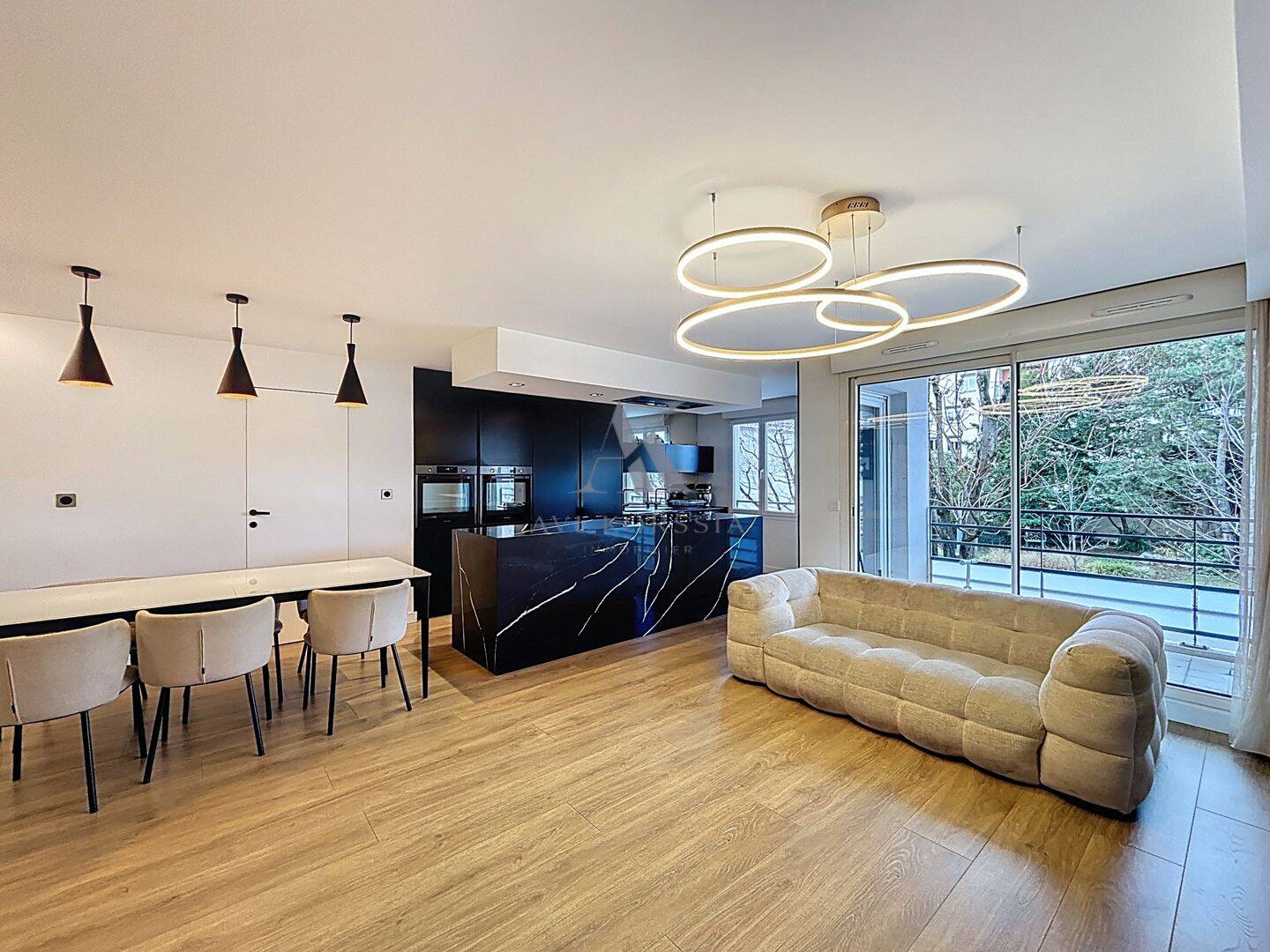 Appartement 4 pièces 95 m² · à Lyon 8ème · 95 m² · 549 900 €