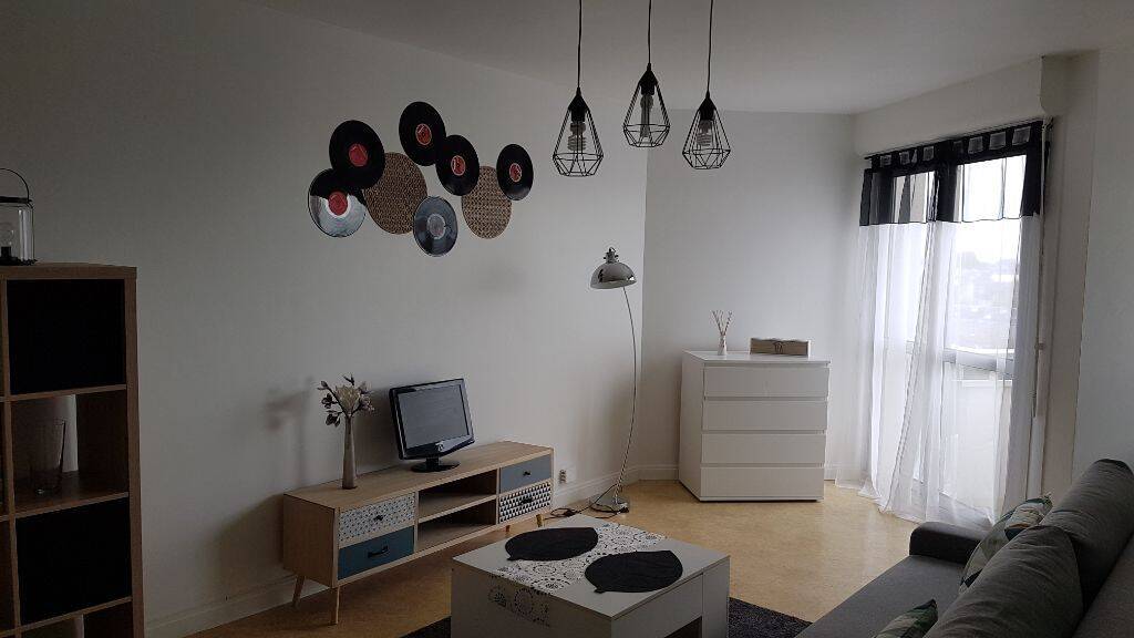 Appartement 1 pièce 28 m² · à Orléans · 27,5 m² · 579 €