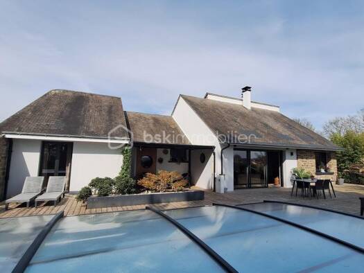 Pavillon à vendre 362 900 € 6 pièces 4 chambres 183 m² 2 550 m² de terrain Nord Ouest Mayenne 53100