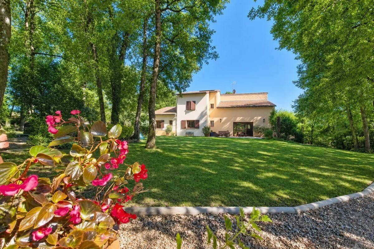 Maison 6 pièces 272 m² · à Esperce · 272 m² · 490 000 €