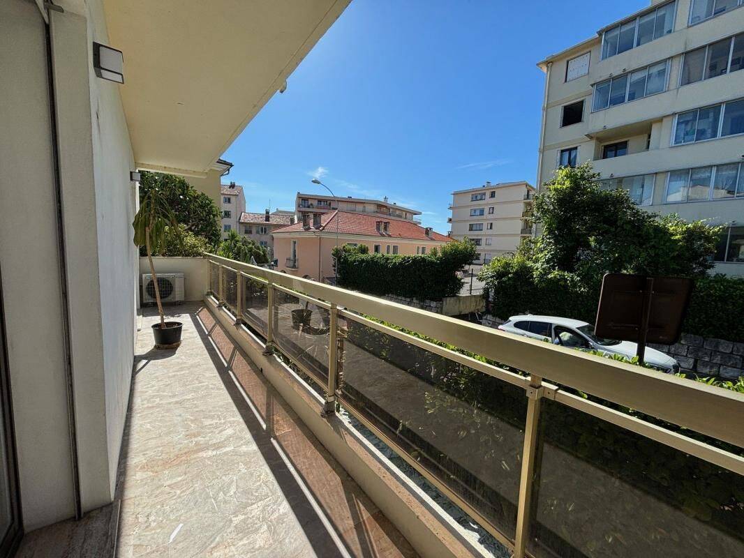 Appartement 4 pièces 96 m² · à Saint-Laurent-du-Var · 95,5 m² · 2 000 €/mois