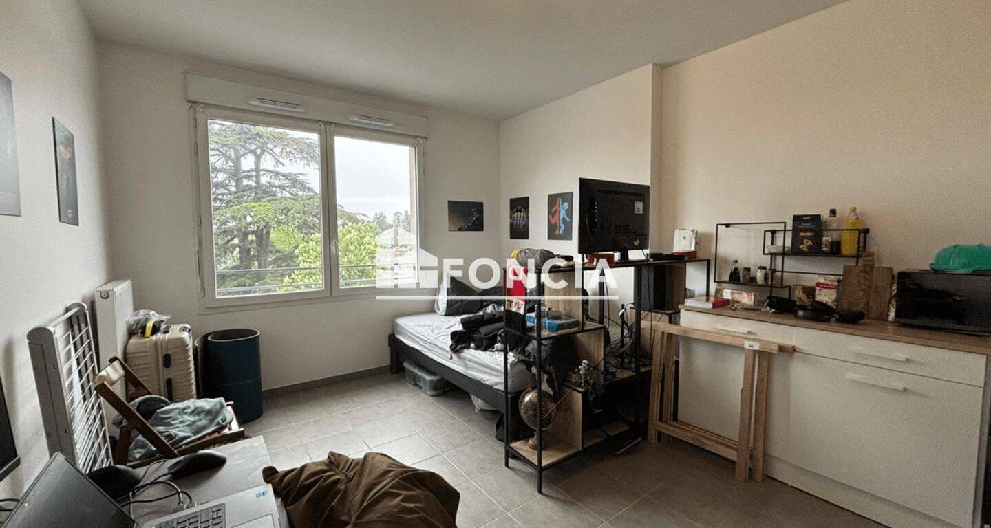 Appartement 1 pièce 24 m² · à Écully · 24,3 m² · 374 €
