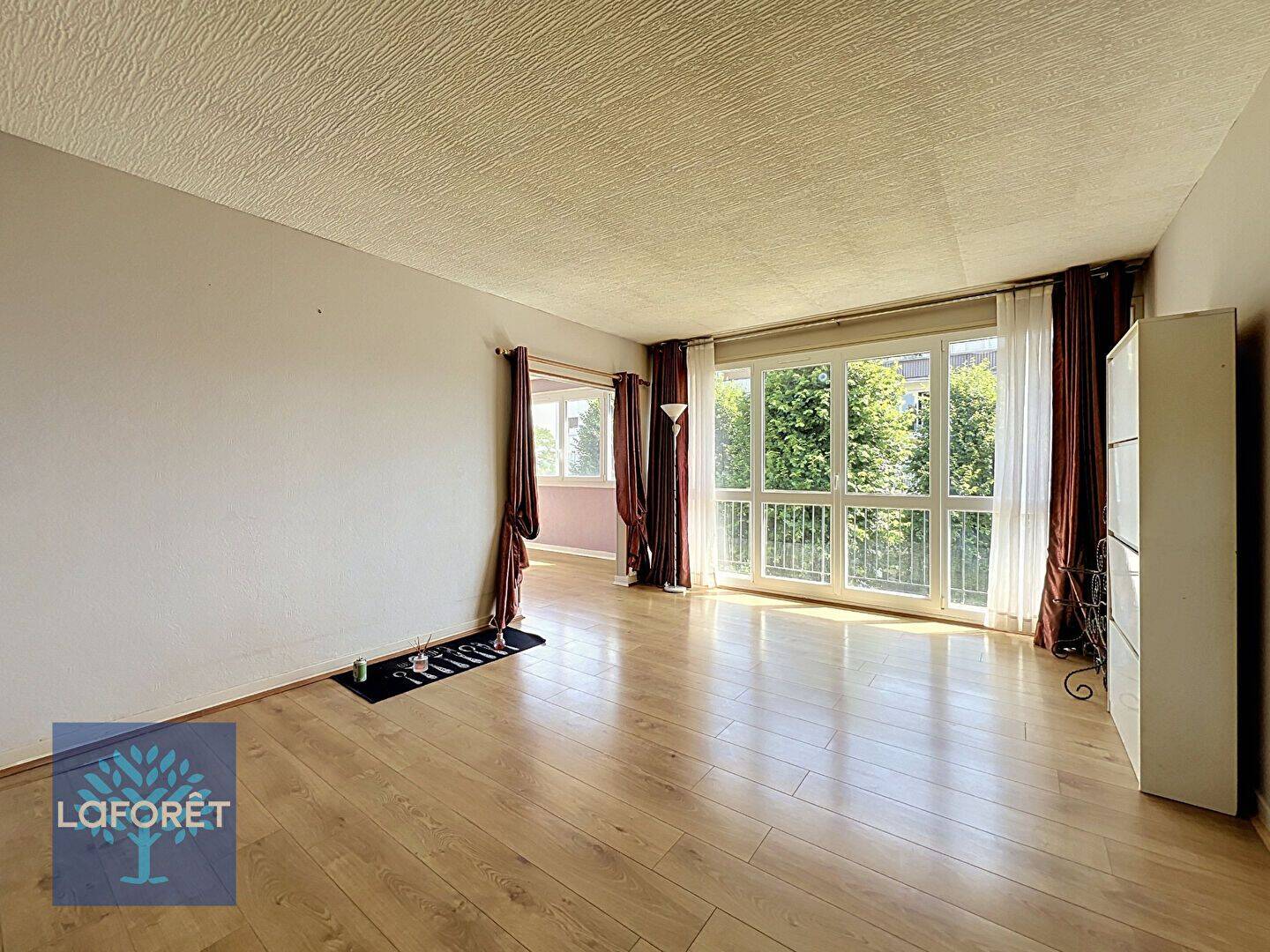 Appartement 4 pièces 78 m² · à Mennecy · 77,6 m² · 166 000 €