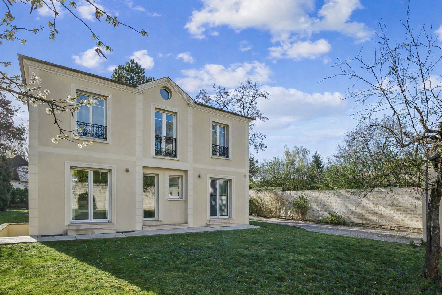 Maison 9 pièces 256 m² · à Le Vésinet · 255,8 m² · 2 100 000 €