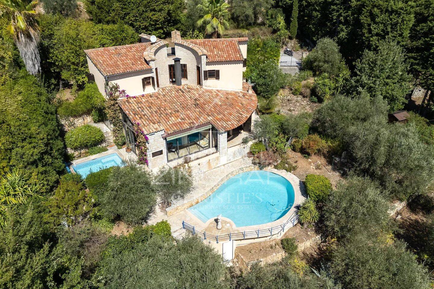Maison 7 pièces 197 m² · à Cabris · 197 m² · 1 090 000 €