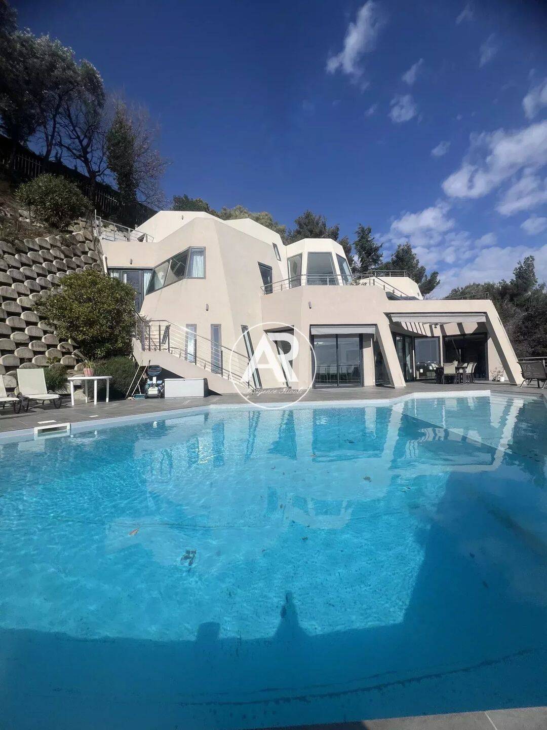 Maison 7 pièces 355 m² · à Menton · 355 m² · 2 995 000 €
