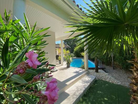 Villa à vendre 450 000 € 4 pièces 2 chambres 170 m² 1 280 m² de terrain Goudargues 30430