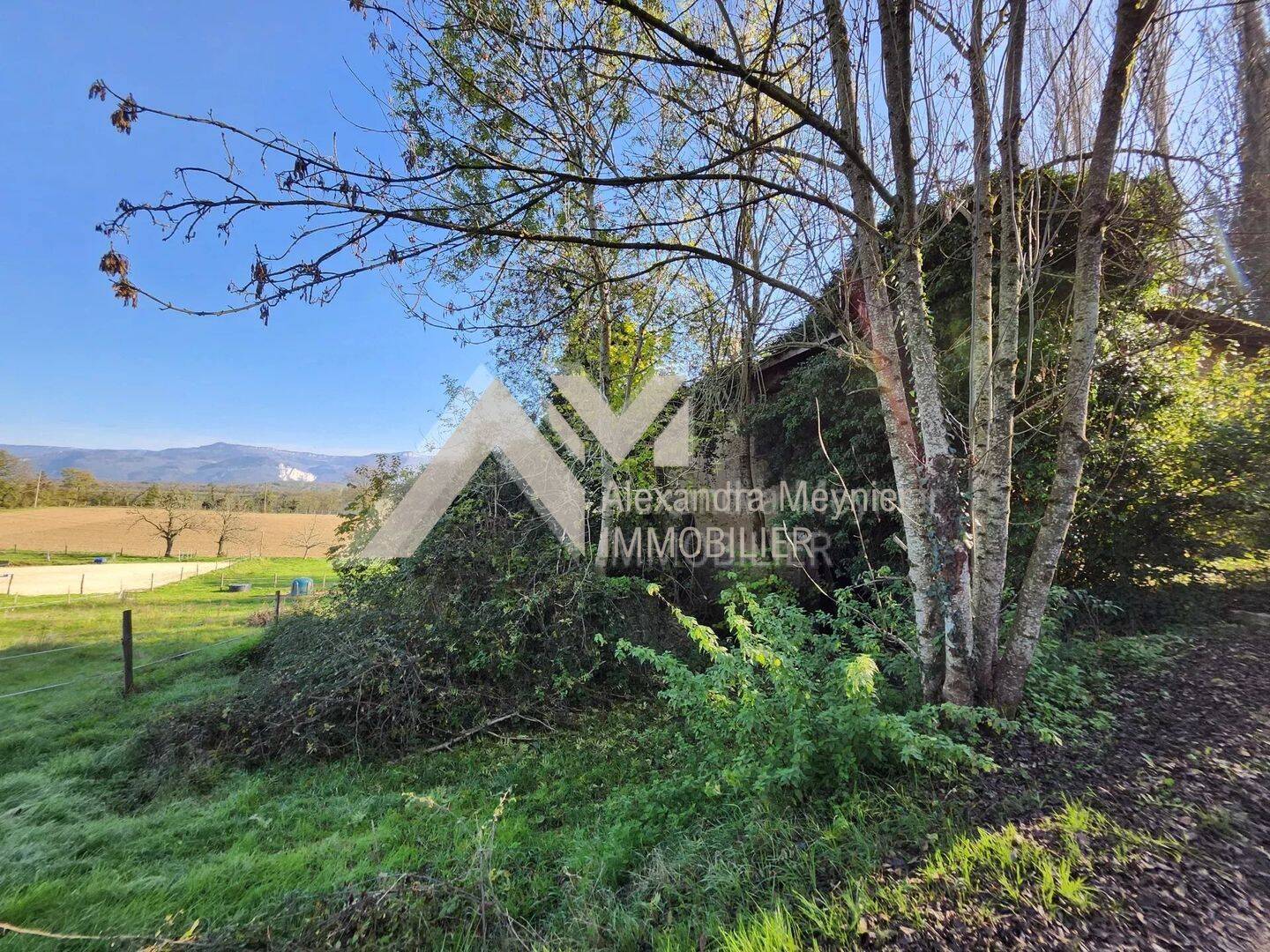 Maison 2 pièces 225 m² · à Saint-Vérand · 225 m² · 95 000 €