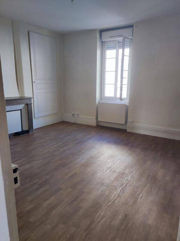 Appartement 3 pièces 110 m² · à Bourg-en-Bresse · 110 m² · 850 €