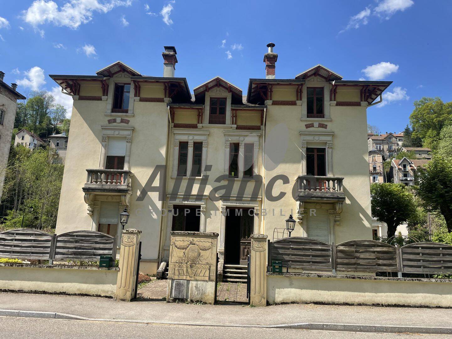 Maison 12 pièces 350 m² · à Plombières-les-Bains · 350 m² · 170 000 €